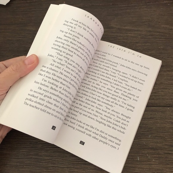 The Skin I’m In a novel by: Sharon G. Flake paperback book Read180 stage C - Picture 2 of 3